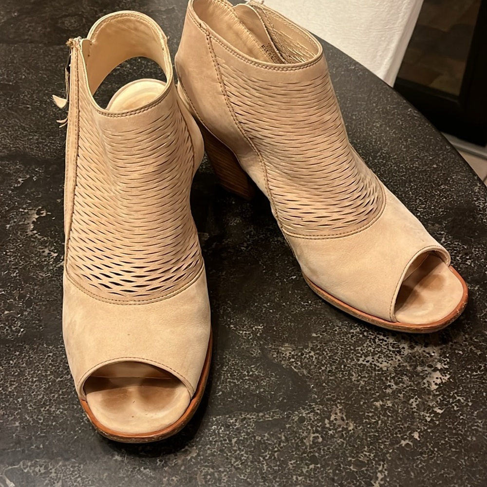 Paul Green Willow Peep Toe Perforated Heeled Sandal Booties‎ Size 9.5 - Picture 2 of 11